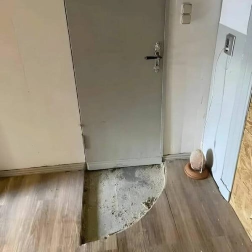 dvere a dlážka